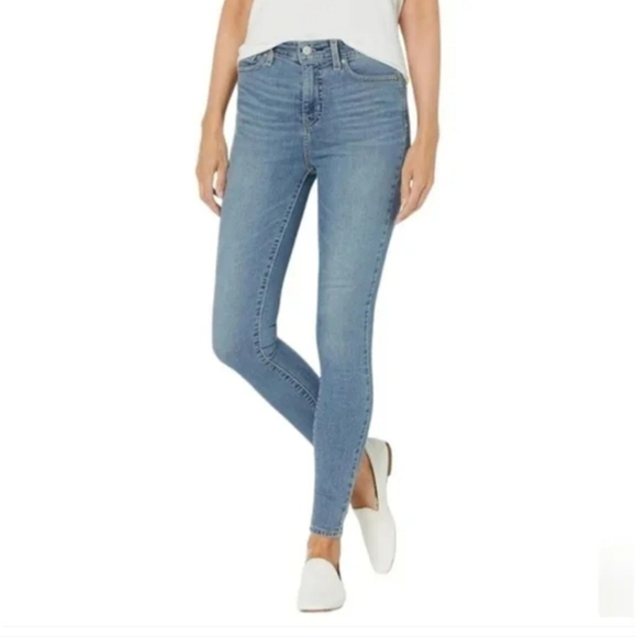 Signature Levi's Strauss totally shaping high rise skinny jeans - Picture 1 of 13